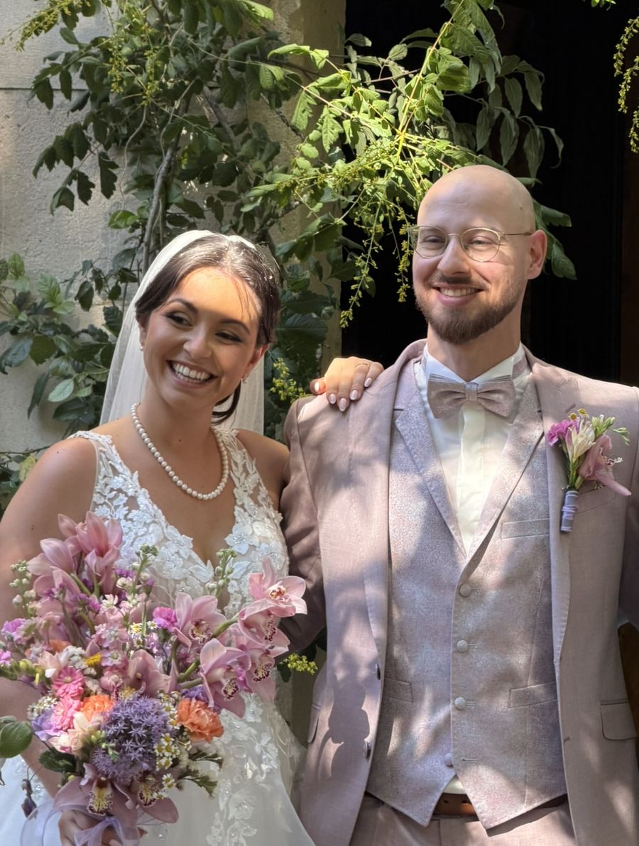 Cassou et Tav, souriants, le jour de leur mariage